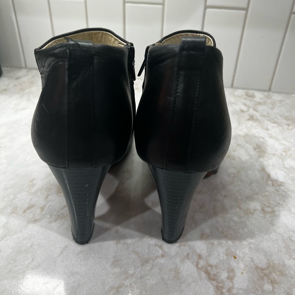 Poppy Barely leather Ankle Boots - Picture 9 of 10